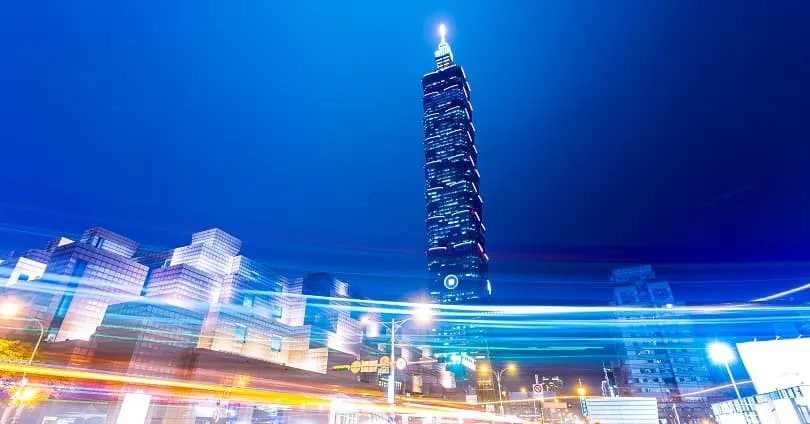 由2月份景氣對策訊號對照台股行情，預估4月底進入牛市主升段